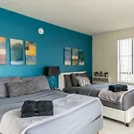 Elegant 2 Bedroom Condo near the Grove
