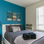 Elegant 2 Bedroom Condo near the Grove